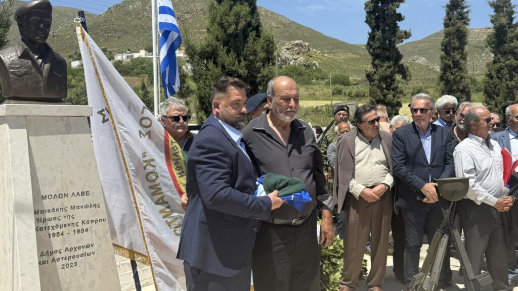 Συγκίνηση στην τελετή αποκαλυπτηρίων της προτομής του ήρωα της Κύπρου, Καταδρομέα της Α’ Μοίρας Καταδρομών, Μανώλη Μπικάκη.